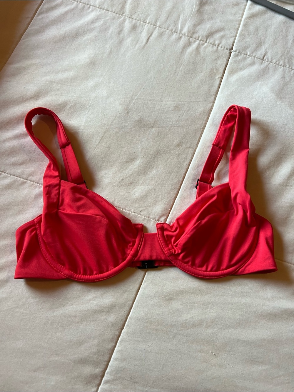 Vetchy Laguna bikini top